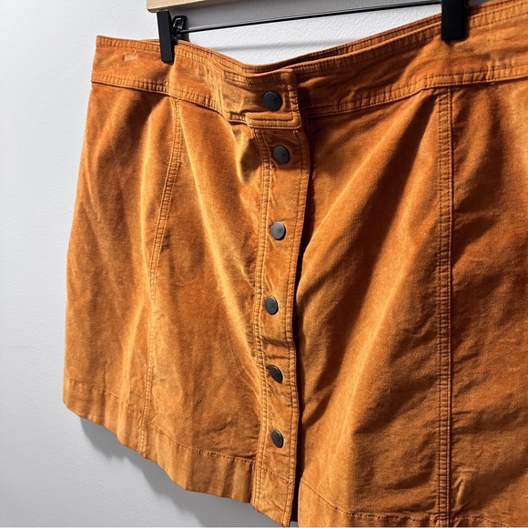 Madewell Orange Velveteen A-Line Mini Skirt: Button-Front Edition - Picture 9 of 11